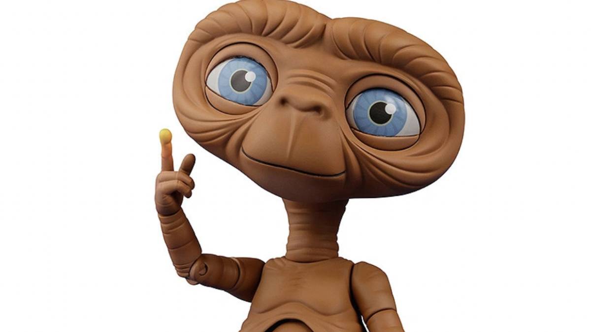 ET Nendoroid Phones Home in 2024