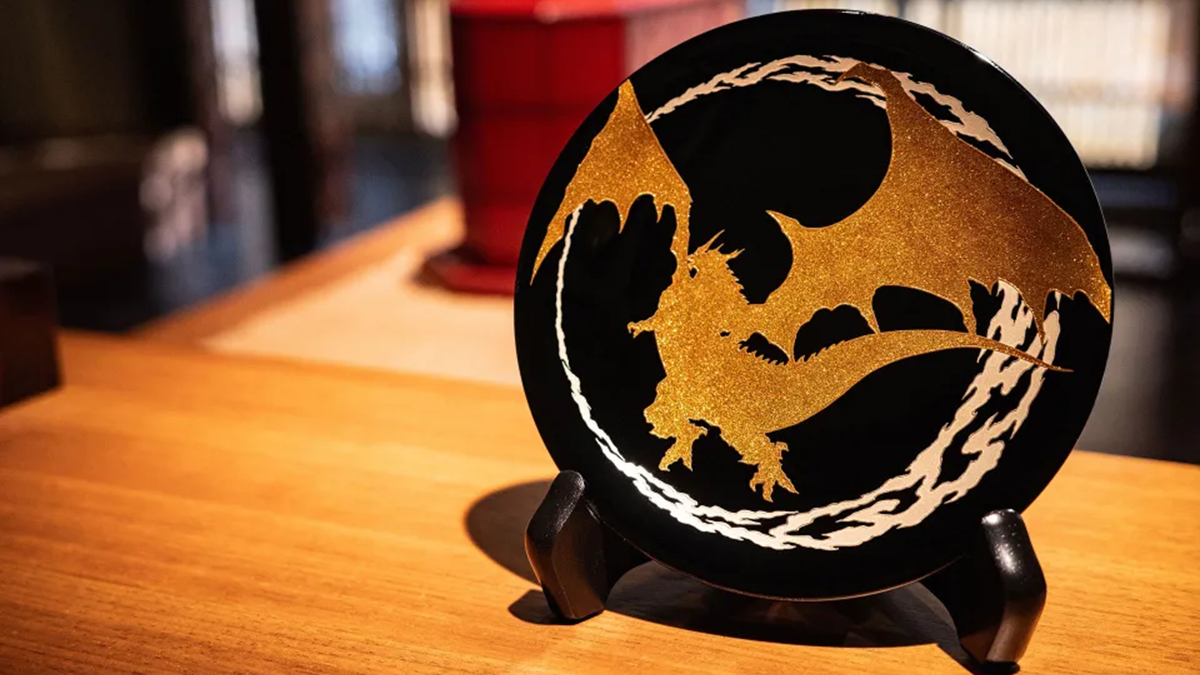 Final Fantasy XIV Anniversary Plates Being Resold