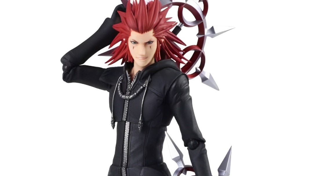 Axel holding a circular metal weapon behind his head.