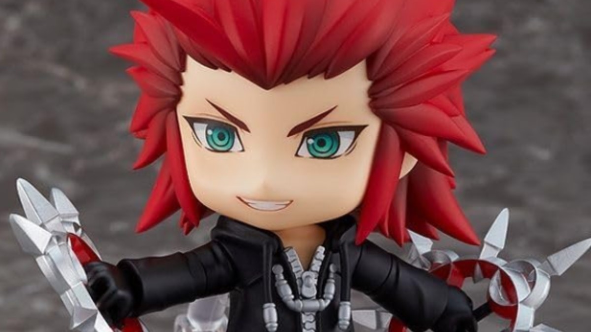 Axel Nendoroid holding two spiked metal circle weapons