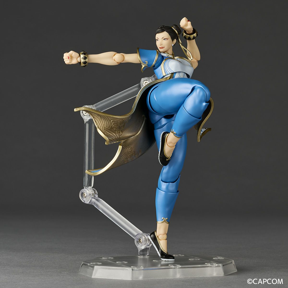 Street Fighter 6 Chun-Li Revoltech action figure - posing